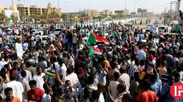 Nauji perversmo priešininkų protestai Sudane: saugumo pajėgos nušovė keturis žmones
