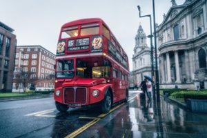 Kodėl britai tiek daug šneka apie orus?