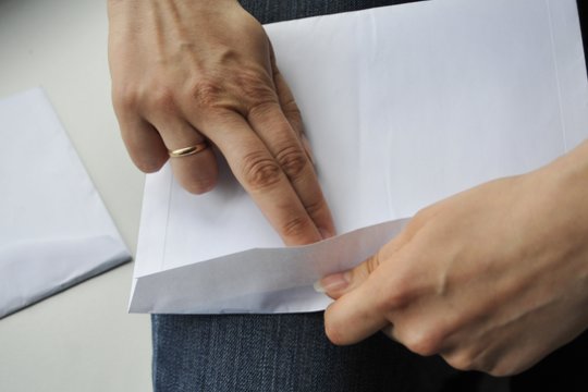 Vilniuje iš stovėjusio automobilio pavogtas vokas su tūkstančiais eurų jame