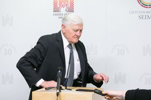 V. Adamkus kritikuoja šalies konfliktą su Kinija: „Su pagarba Lietuvėlei, bet ne mūsų jėgoms“