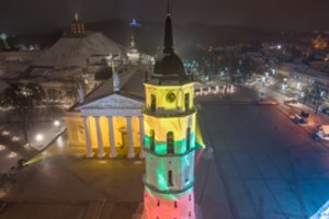 Naujųjų išvakarėse atgijo Vilniaus arkikatedros varpinės bokštas