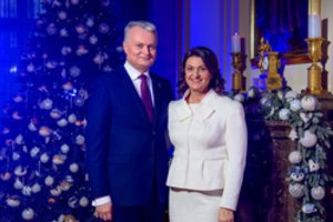 Prezidentas Naujųjų metų sveikinime dėkojo tiems, kas stengėsi padėti aplinkiniams