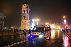 Naujųjų naktį į ligoninę pateko ne tik būrys suaugusių, bet ir vaikas: susižalojo leisdamas fejerverkus