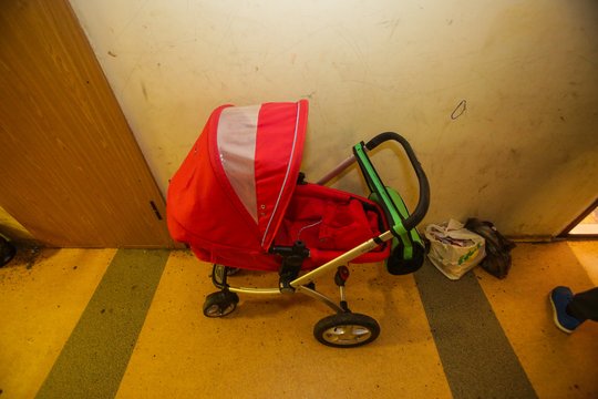 Girtas vyras Tauragės daugiabutyje sudegino vaikišką vežimėlį