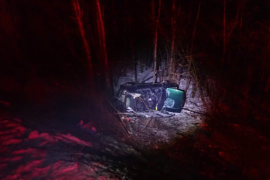Girtą kompaniją vežęs beteisis nepilnametis Ukmergės r. sukėlė avariją ir paspruko