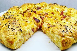 Pyragas su raugintais kopūstais bus skanus tiek karštas, tiek atvėsęs