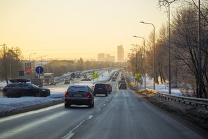 Gruodį naujų automobilių registravimas sumažėjo daugiau nei perpus: tautiečiai pradėjo pirkti elektromobilius