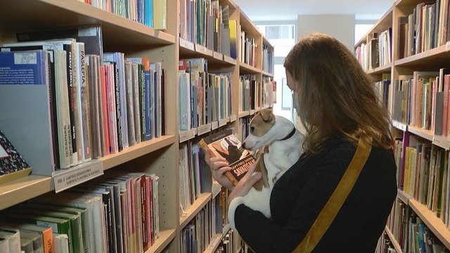 Vienoje iš Panevėžio bibliotekų – nauja tvarka: skaitytojams kompaniją galės palaikyti ir augintiniai