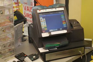 Nuo sausio dar vienas prekybos tinklas kelia atlyginimus darbuotojams: investuojama daugiau nei 7 mln. eurų