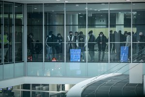 Ištesėti pažadai – „Avia Solutions Group“ iš Lietuvos išskraidino 98 migrantus