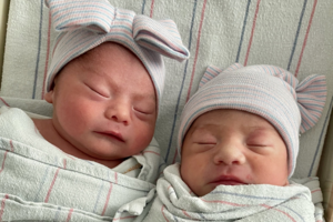 15 minučių skirtumu pasaulį išvydę dvyniai gimė skirtingais metais