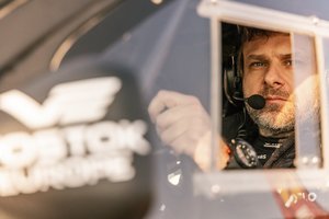 B. Vanagas nukrito nuo kopos – dėl kaklo skausmo teko važiuoti ramiau