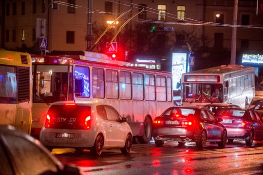 Dėl padidėjusio vairuotojų sergamumo rodiklio gali vėluoti viešasis transportas