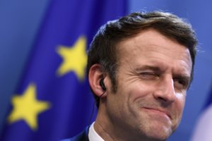 E. Macronas sako norintis siekti antros kadencijos, bet sprendimo dar nepriėmęs