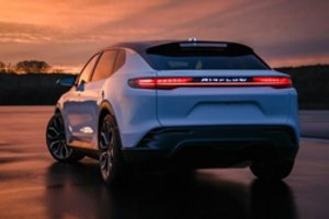 Vos du modelius šiuo metu siūlantis „Chrysler“ užsibrėžė išlįsti iš šešėlio – planuose tik elektromobiliai