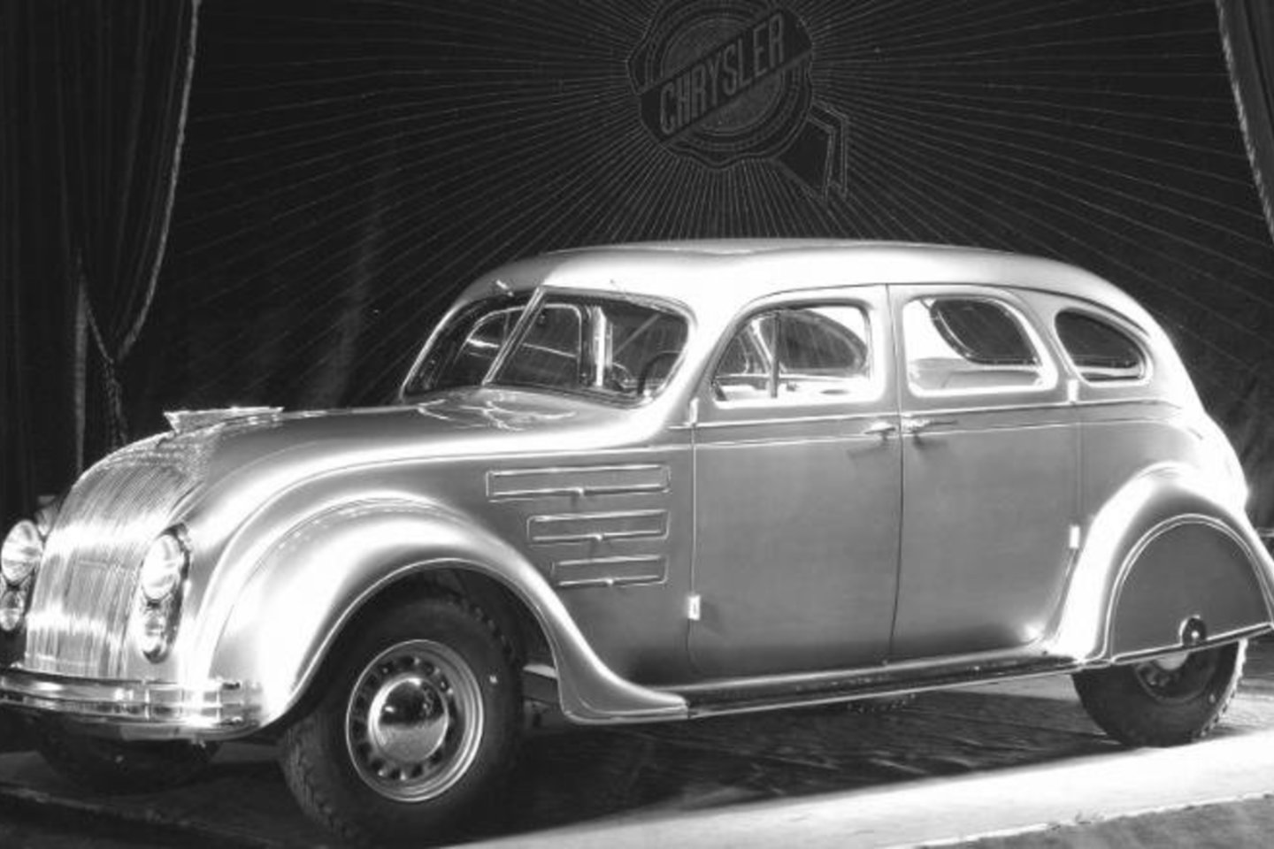 Pirmasis „Airflow“ konceptas, pristatytas dar 1934 m., buvo vienas pirmųjų amerikietiškų automobilių, kuris tapo suprojektuotas į aerodinamiką.<br>cnn.com. nuotr.