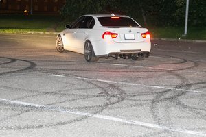 Pamatykite, kas vyksta keliuose iškritus sniegui: asas paaiškino, kodėl jie taip elgiasi