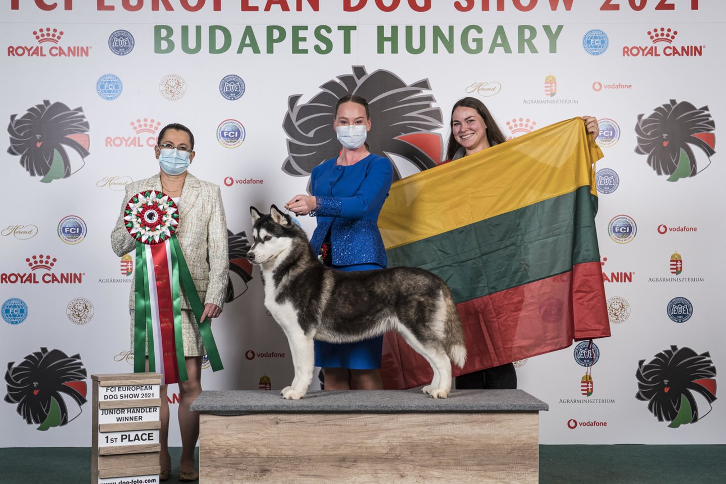  Atstovauti Lietuvos jauniesiems vedliams 2021 m. Europos šunų čempionate Budapešte buvo patikėta Vilniaus Žemynos gimnazijos moksleivei Austėjai Šulcaitei.<br>  A.Šulcaitės nuotr.