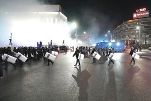 URM Lietuvos piliečiams primygtinai rekomenduoja nevykti į Kazachstaną, esantiems ten – vengti viešų vietų