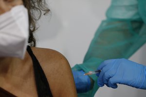 Italija įveda COVID-19 skiepo reikalavimą vyresniems nei 50 metų asmenims