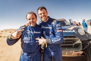 Ne vieną varžovą dulkėse palikęs V. Žala mėgavosi vairavimu ir gyrė šturmaną