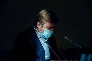 R. Karbauskio šešėlinis kabinetas ketina pasiųsti žinutę Kinijai: valdančiųjų sprendimą atšauktų