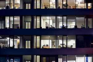 Vyriausybės pasiruošimas galimam karantinui tęsiasi: ant stalo – prastovų klausimas