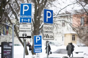 Naująją tvarką klaipėdiečiai ir peikia, ir giria: pavasarį savivaldybė planuoja įsigyti dar daugiau parkomatų