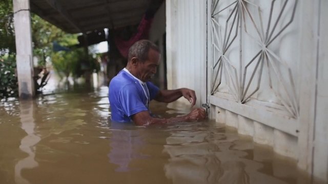 Liūtys užtvindė Brazilijos rytinę dalį: vandeniui apsėmus namus kone iki pusės, šimtai šeimų liko be pastogės