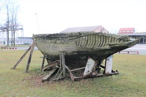 Neįtikėtina: Klaipėdoje po atviru dangumi tris dešimtmečius pūva legendinė jachta, bet restauruoti nėra galimybių