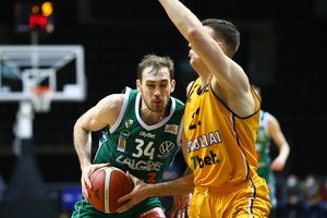 Rungtynių pabaigoje išsigelbėjęs „Žalgiris“ nugalėjo „Šiaulius“