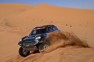 Septintame Dakaro ralio etape net ir ratą prakiurdęs V. Žala neleido lyderiams pabėgti ir veržiasi į dešimtuką