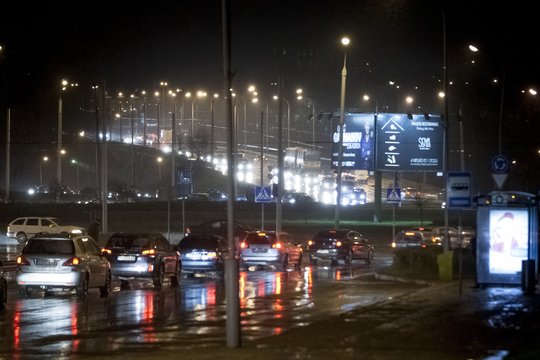 Keliuose yra slidžių ruožų, naktį eismo sąlygas sunkins plikledis ir rūkas