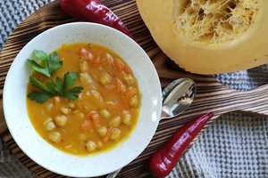 Moliūgų ir avinžirnių sriuba vos per 20 minučių