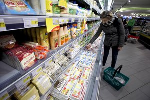 Jokios vilties dėl mažesnių kainų: ekonomistai tikri – infliacijos pikas dar nepasiektas