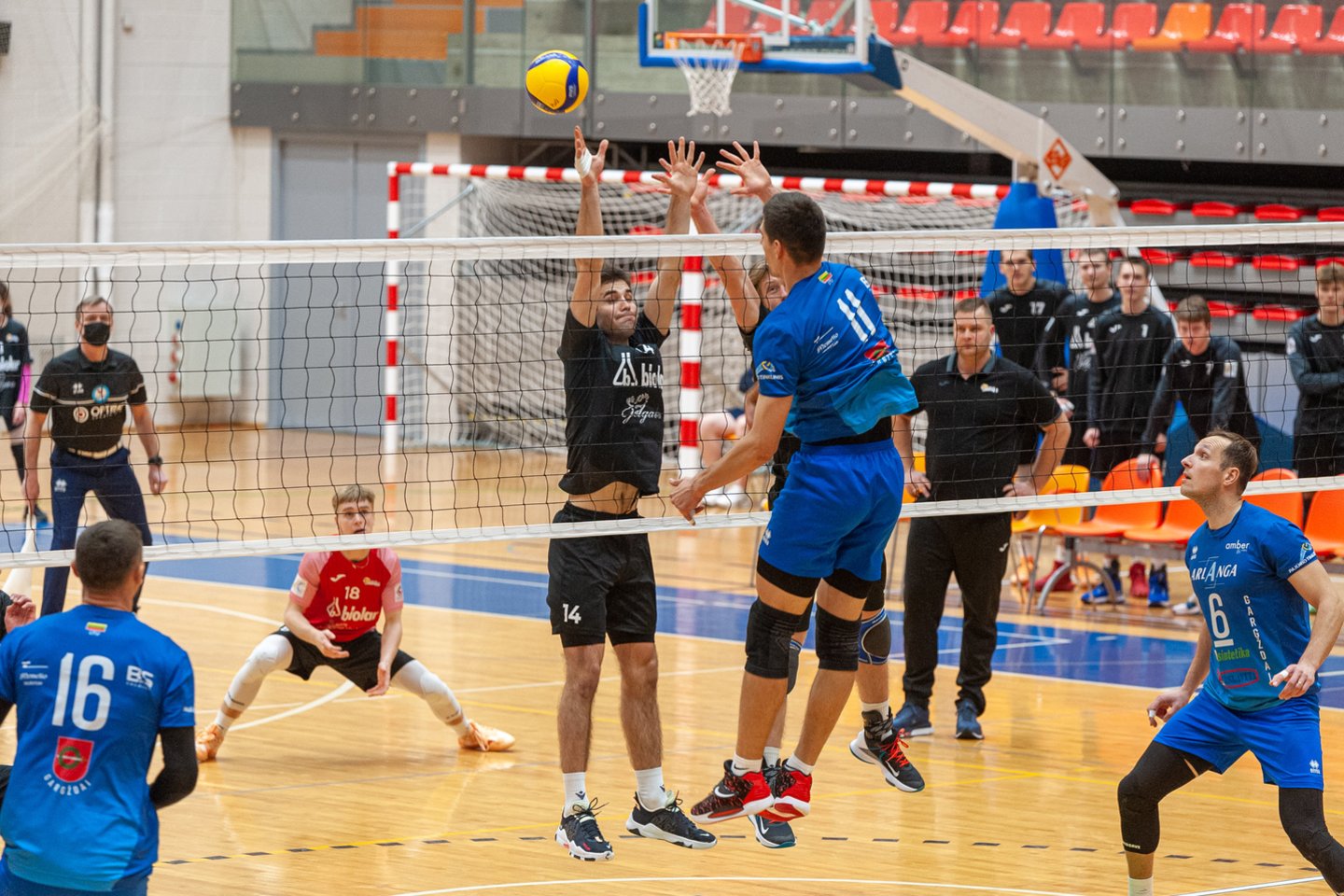  „Amber Volley“ skynė pergales Latvijoje<br> Ruslans Antropovs nuotr.