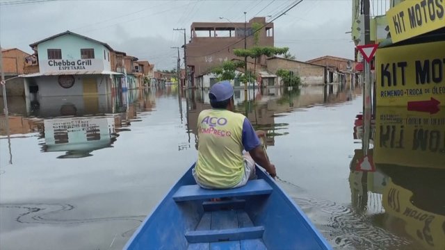 Brazilijoje dėl smarkių liūčių gatvės virto upėmis: be pastogės liko apie 500 šeimų