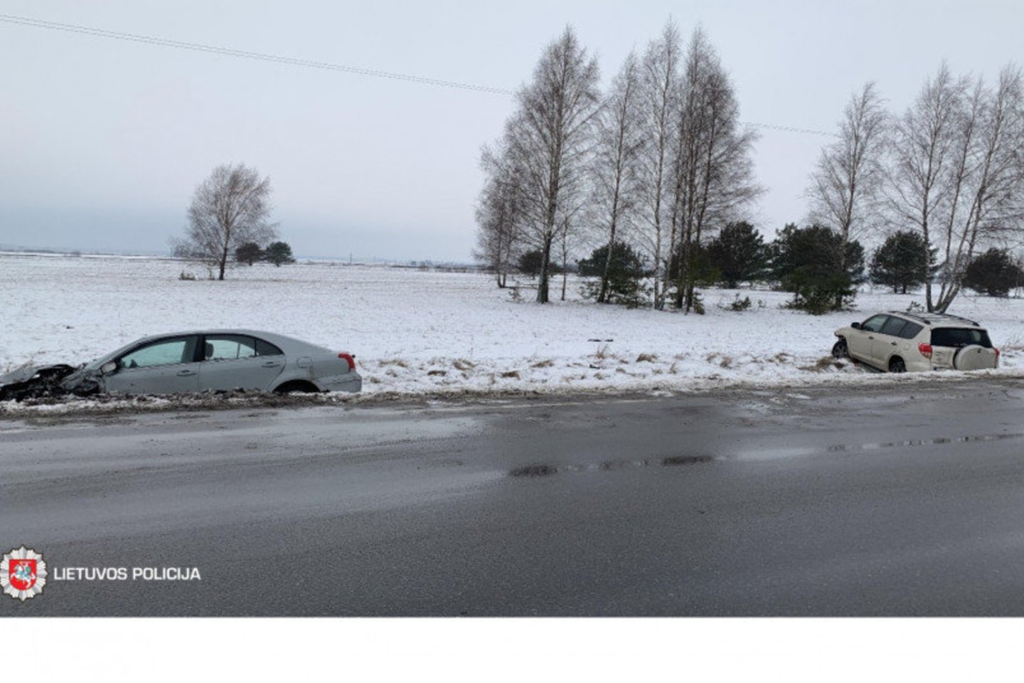 Žmonės nukentėjo 14 eismo įvykių. Sužeisti 22 asmenys, tarp jų – 3 nepilnamečiai (keleiviai).<br> Lietuvos kelių policijos tarnybos nuotr.
