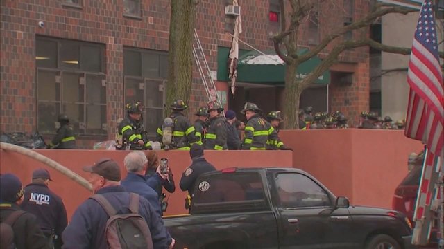 Viename Niujorko daugiabučių kilęs gaisras pražudė beveik 20 žmonių: dalis jų – dar tik vaikai