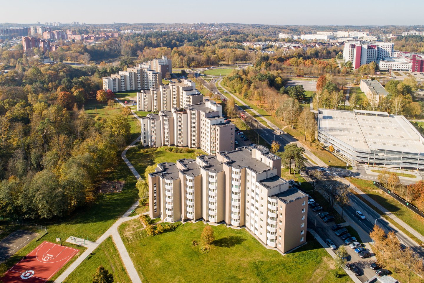 Renovacijos tempai sostinėje įgavo rekordinį pagreitį: per 2021 m. Vilniaus mieste paraiškas dėl renovacijos pateikė 139 daugiabučiai.<br>A.Žiūros nuotr.