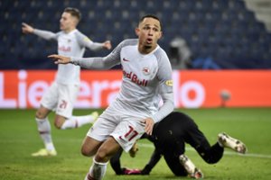 „Newcastle United“ nusitaikė į „Salzburg“ puolėją