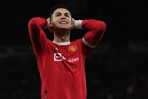 Cristiano Ronaldo nesijaučia laimingas „Manchester United“ klube: tariasi su agentu