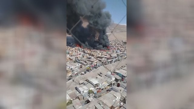 Čilės lūšnyne kilo gaisras: be pastogės liko keli šimtai žmonių