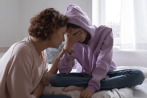 Psichologė pastebi: netinkamas paauglio elgesys dažnai slepia traumines patirtis vaikystėje