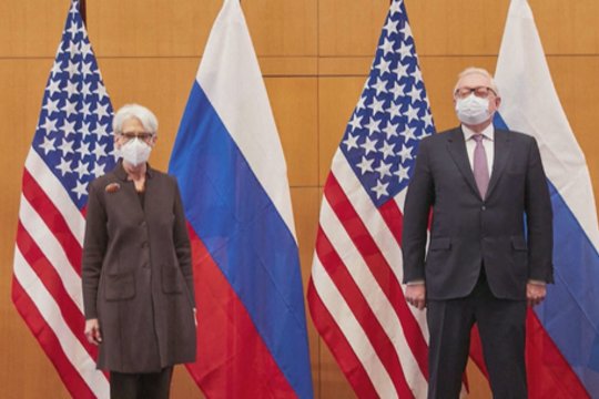 Rusijos užsienio reikalų ministras patikino – Kremlius neketina imtis karinių veiksmų prieš Ukrainą