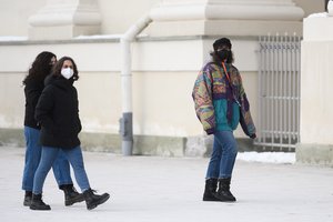 Dėl omikron atmainos plitimo – epidemiologų prašymas: išvardijo svarbiausias taisykles