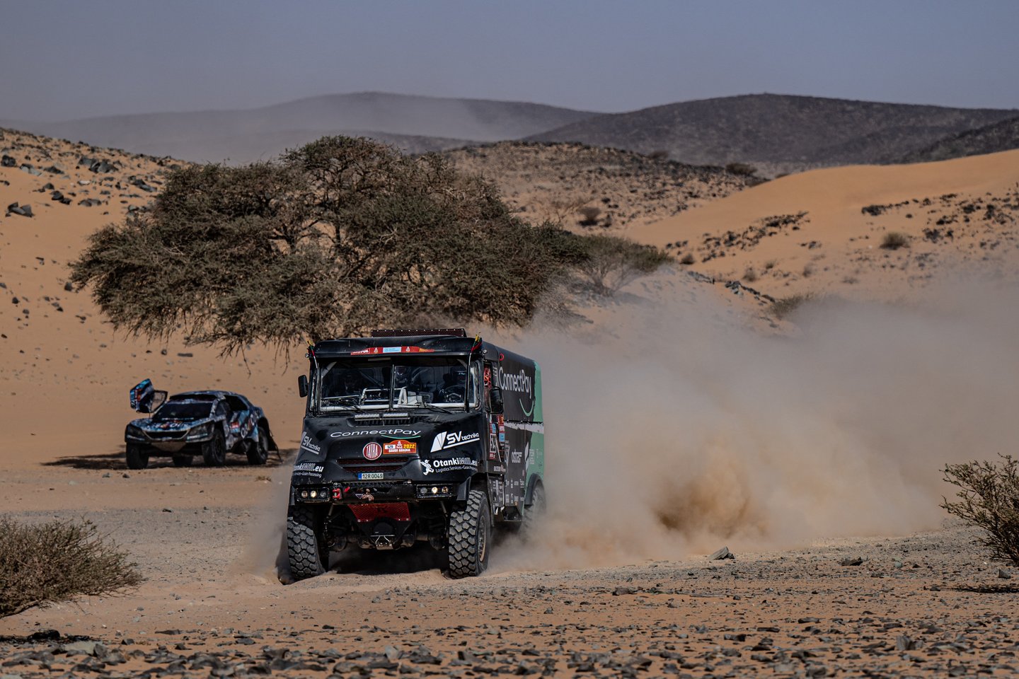 Devintasis Dakaro ralio etapas „ConnectPay Racing“ komandai buvo tarsi eilinė diena ofise.<br>Pranešėjų spaudai nuotr.