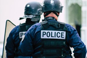 Prancūzų policija areštavo asmenį, įtariamą garsioje britų šeimos išžudymo byloje