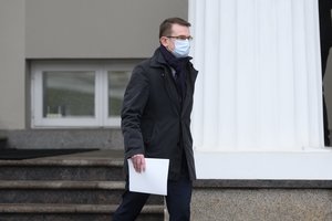 A. Dulkio ir jo viceministrės pozicijos vėl išsiskyrė: kokie tikrieji galimybių paso stabdymo tikslai?