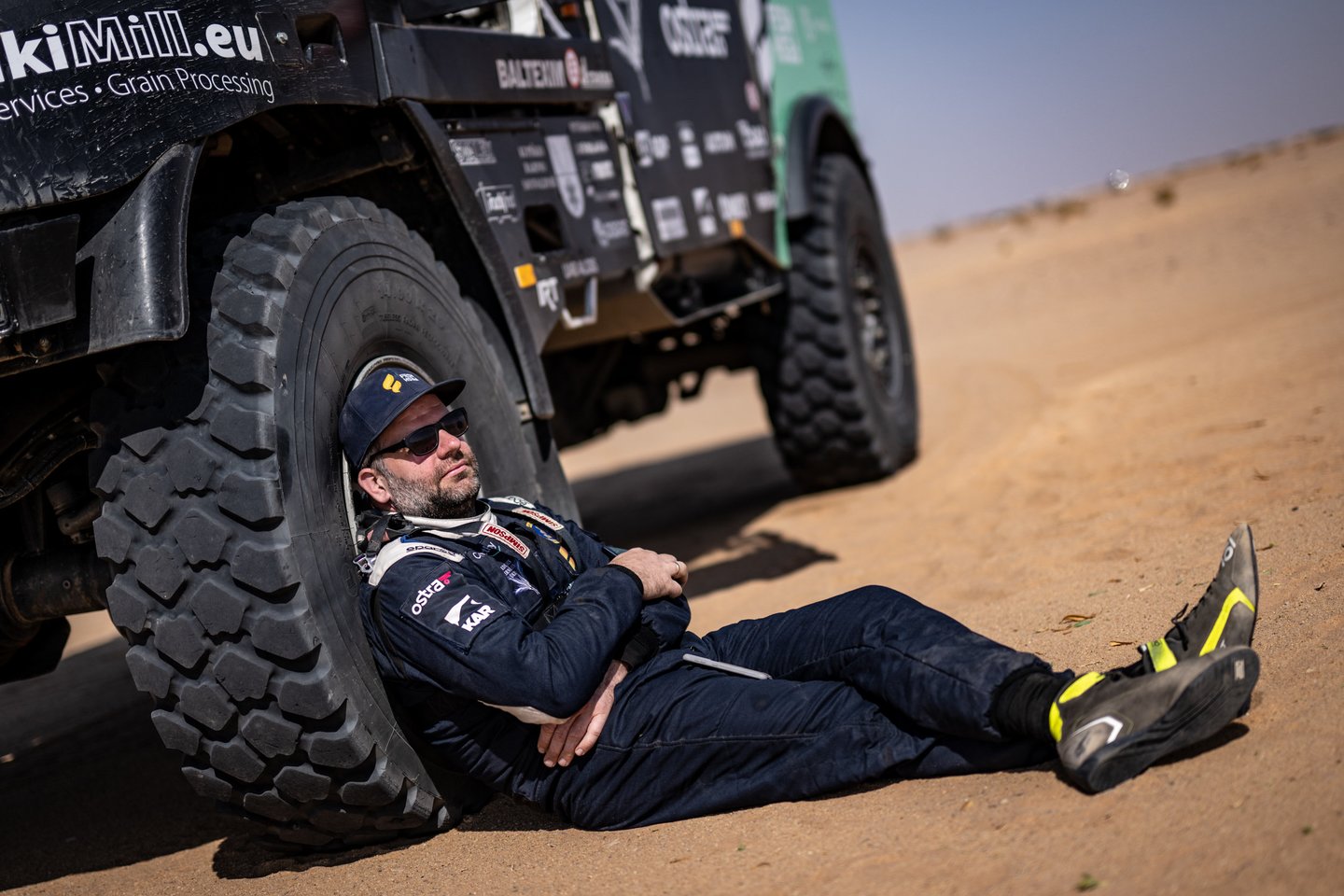 Simboliška, kad šios dienos Dakaro ralio greičio ruožo numeris sutapo su pozicija, į kurią po šio etapo prasibrovė sunkvežimių įskaitoje lenktyniaujantys lietuviai – „ConnectPay Racing“.<br>„ConnectPay Racing“ nuotr.